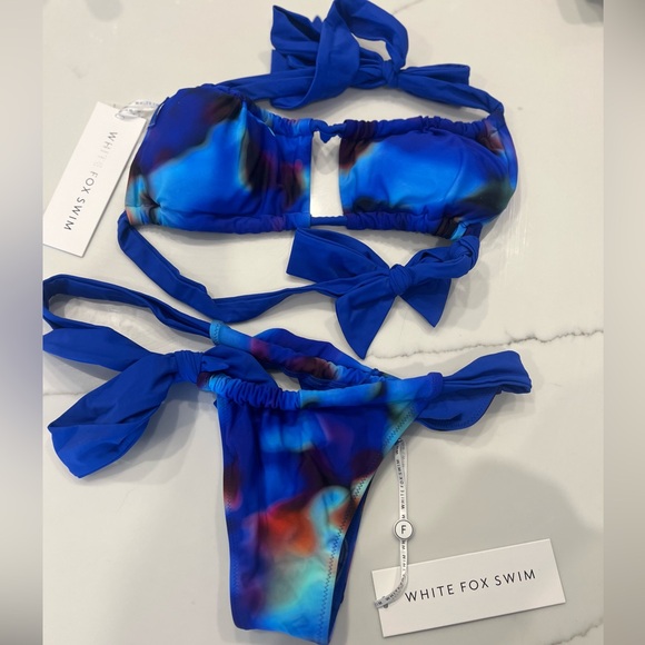 Hawaiian Blue Bikini Set 💙🦋 - Picture 2 of 5